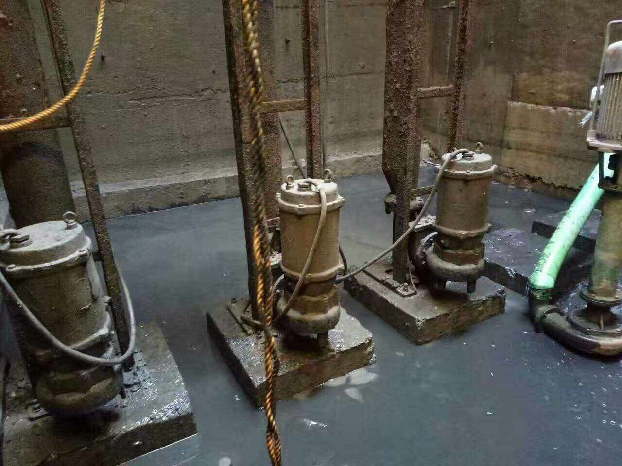 伊宁市污水池清理